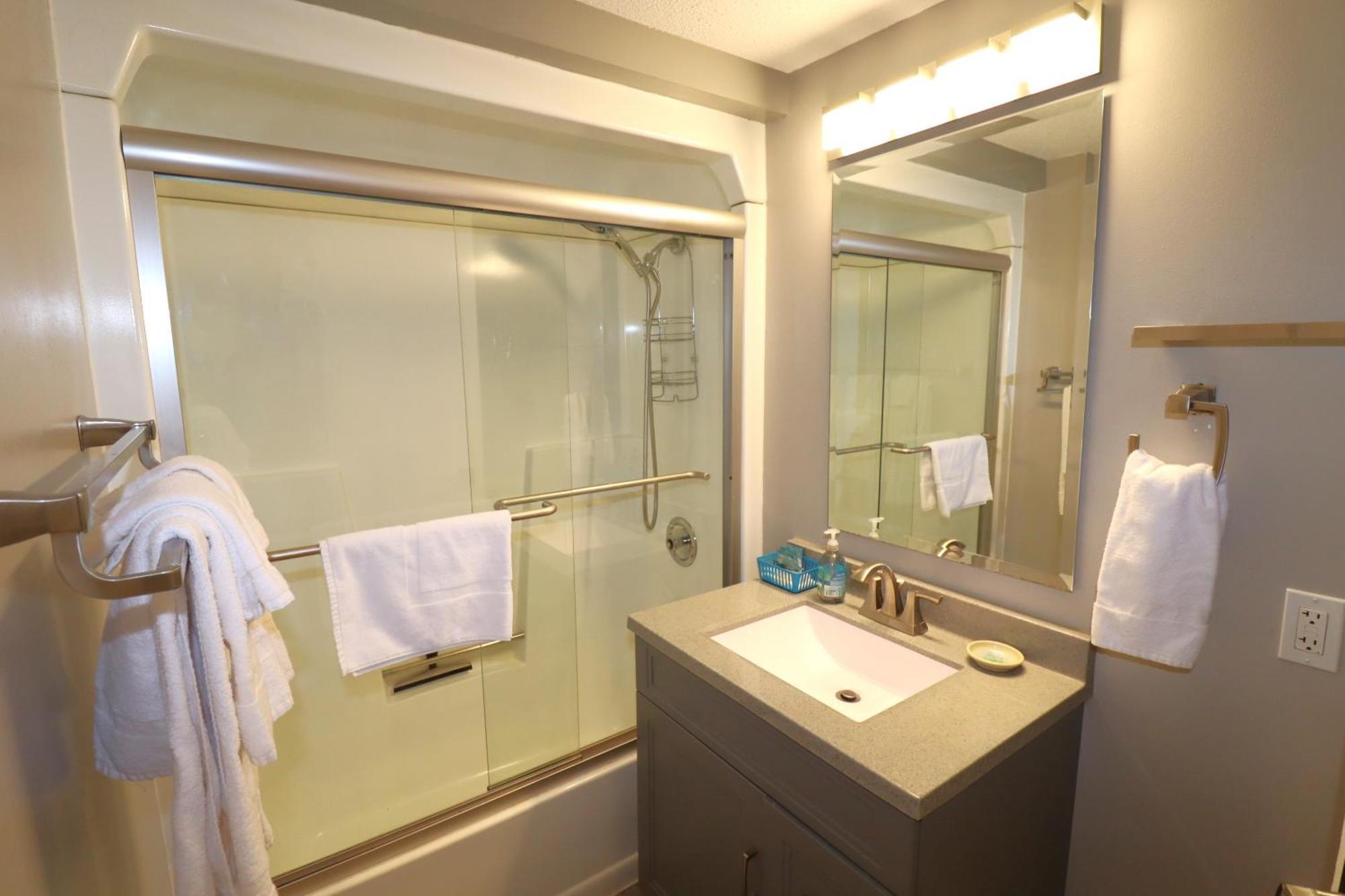 Beautiful Beach Front Condo With Lake Views ベイフィールド エクステリア 写真