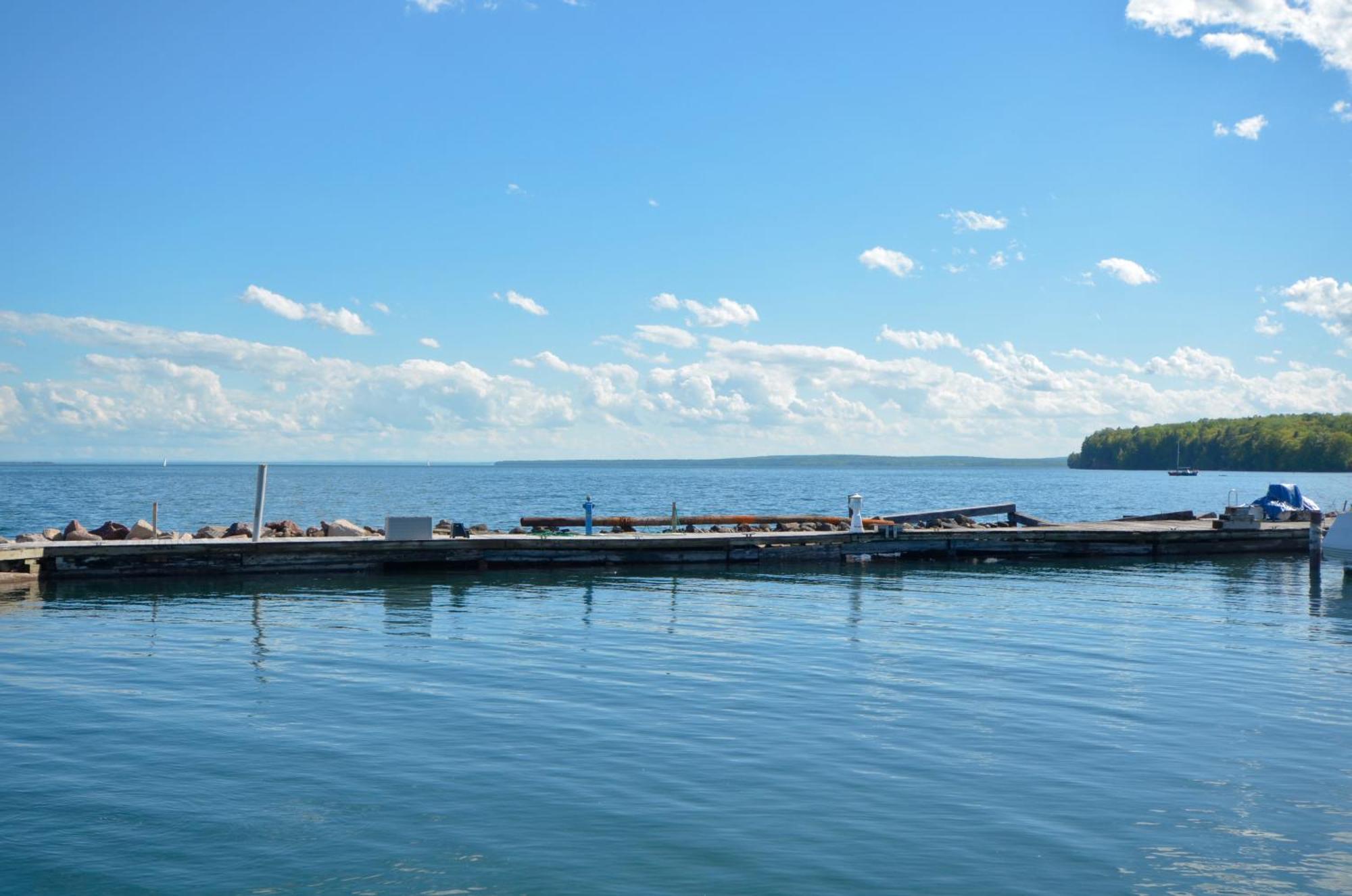Beautiful Beach Front Condo With Lake Views ベイフィールド エクステリア 写真