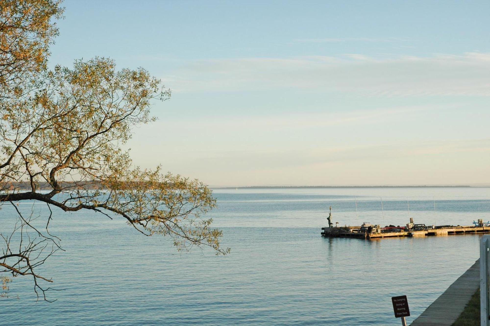 Beautiful Beach Front Condo With Lake Views ベイフィールド エクステリア 写真