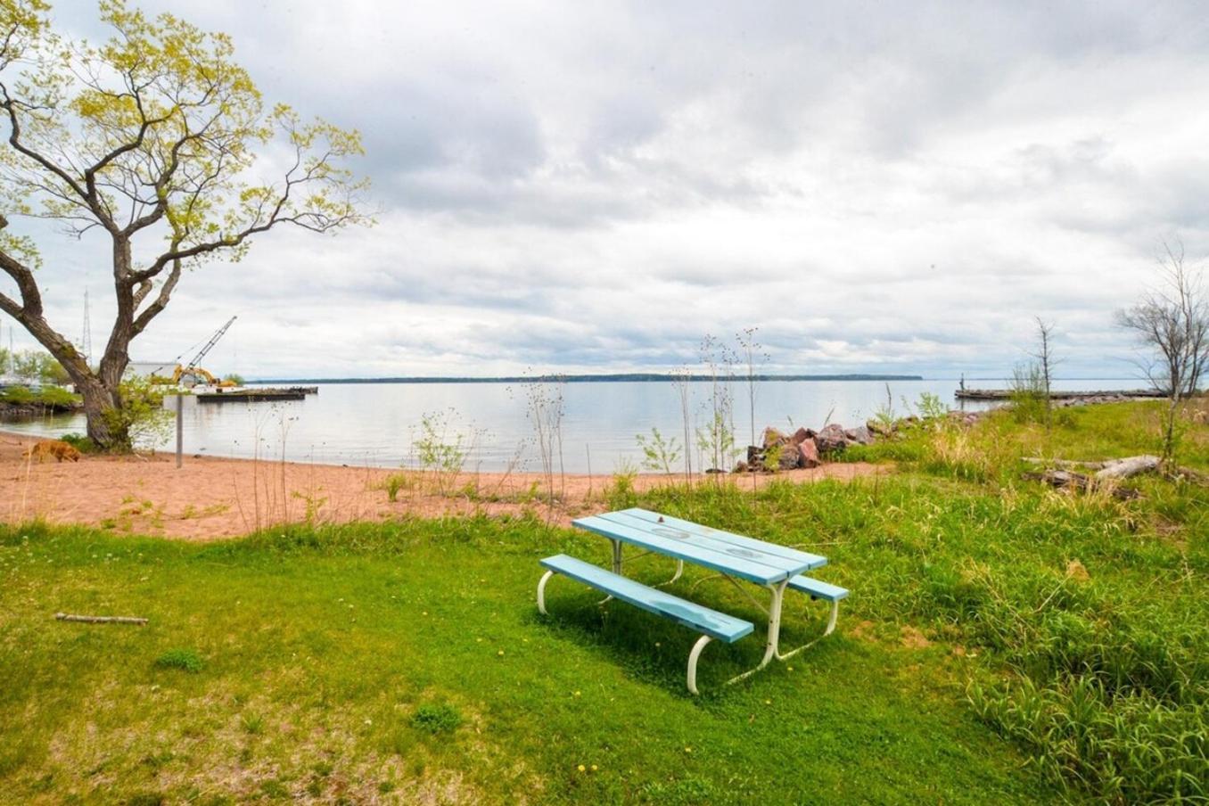 Beautiful Beach Front Condo With Lake Views ベイフィールド エクステリア 写真